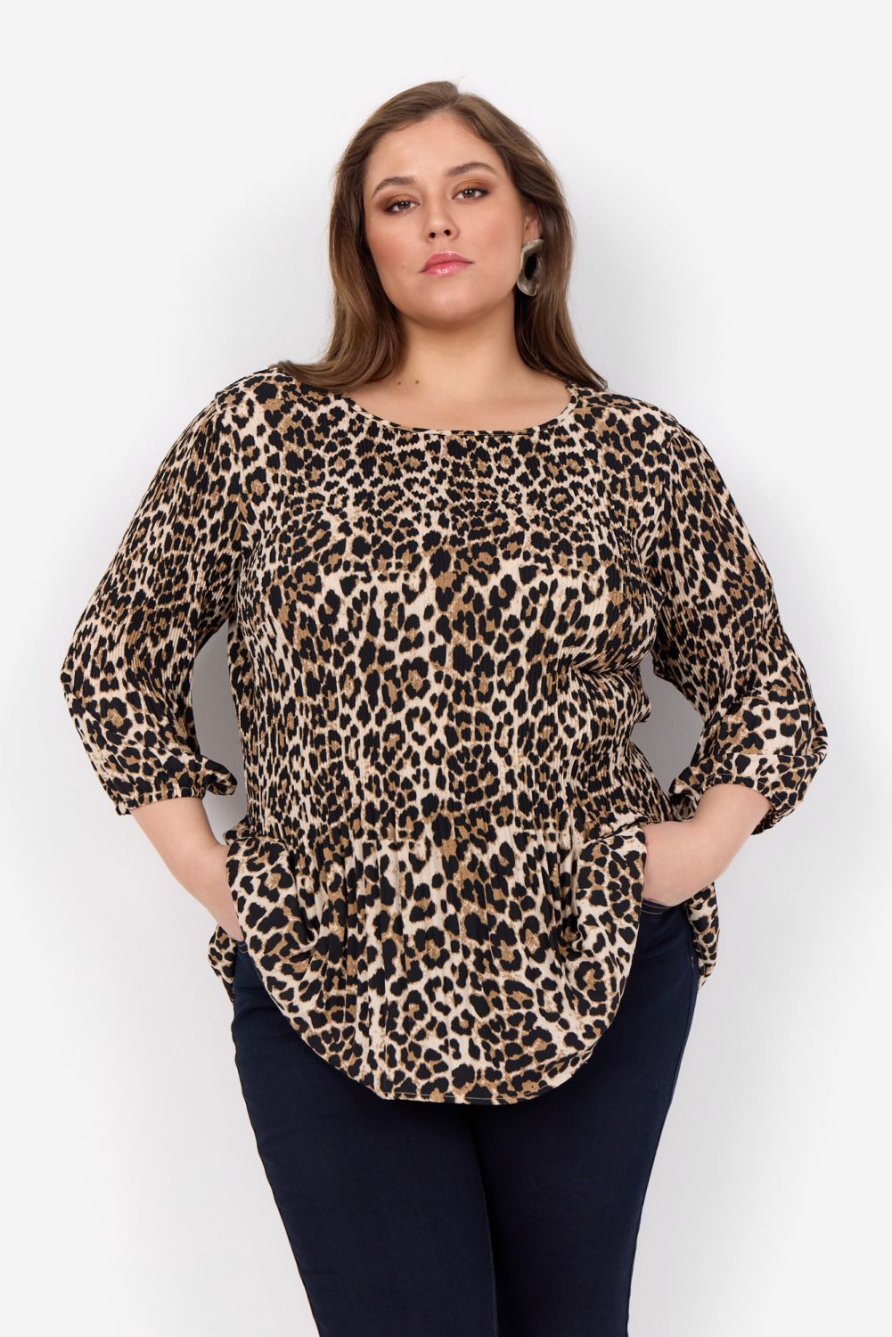 Smuk bluse med dyreprint og let pasform