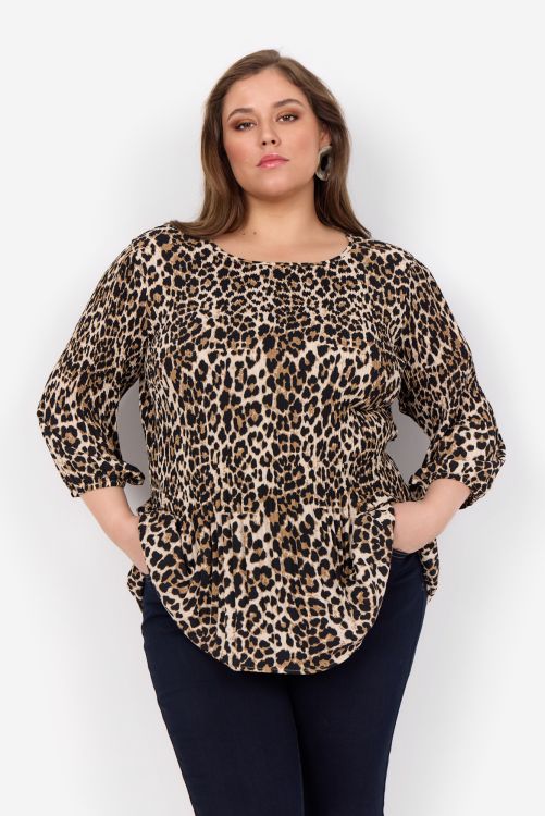 Smuk bluse med dyreprint og let pasform