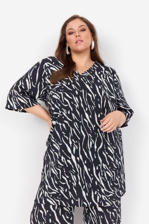 Elegant Vigga tunika med abstrakt zebraprint