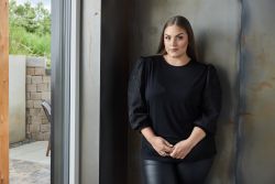 Let puffede ærmer med smukke blonder