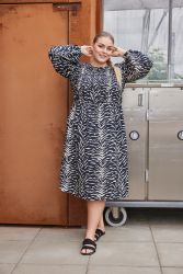 Lang kjole med moderne zebraprint