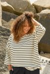 Oversize bluse med moderne striber.