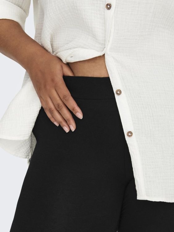 Sorte, stretchy leggings fra Only Carmakoma til et afslappet look