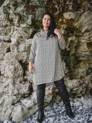 Smuk satin-kjole i elegant A-form