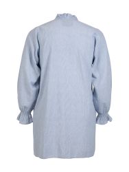 Gennemknappet med elegante perlemorsknapper.