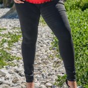Sorte Fia Jeans fra Zoey med flatterende høj talje