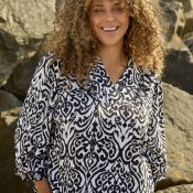 Ghia Bluse fra Zhenzi – Elegant viskosebluse med smukt mønster