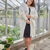 Den perfekte cardigan til alle årstider – let, luftig og tidløs i designet