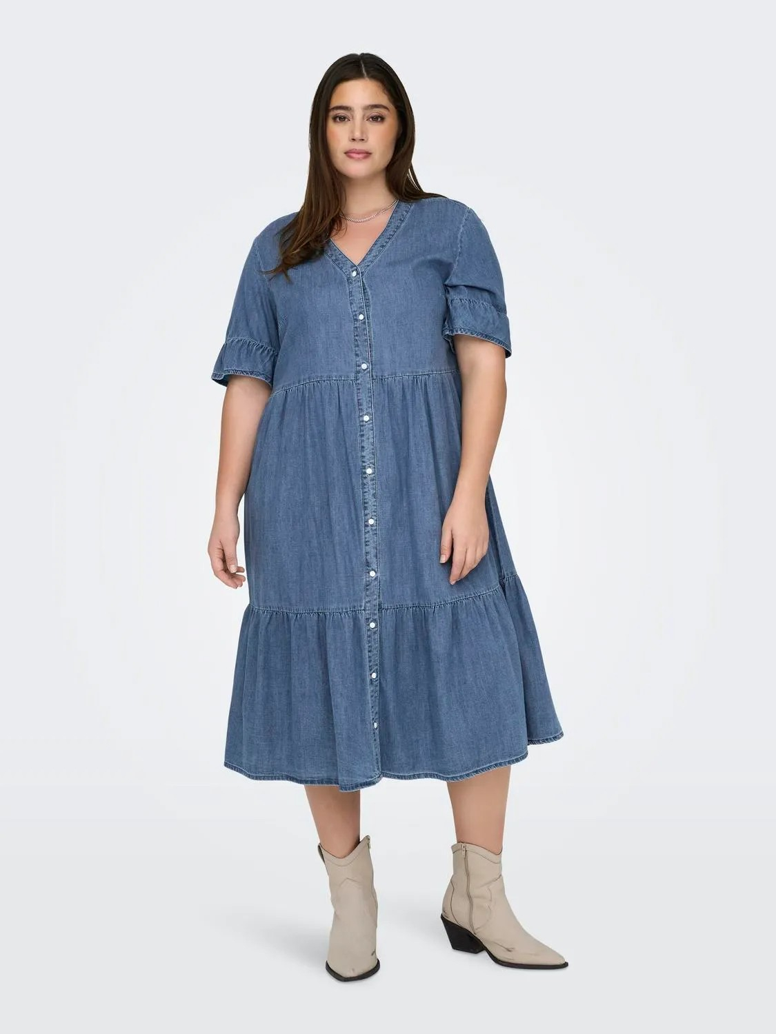Carareena Denimkjole fra Only Carmakoma - størrelse 44