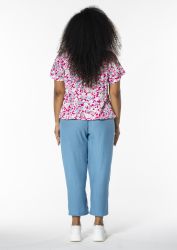 Feminin bluse med pink, hvide og blå blomster