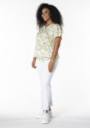 Blomstret viskosebluse med flot detalje nederst.