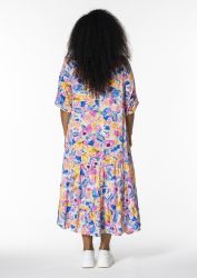 Let og behagelig kjole i viskose og nylon