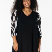 Kyra tunika fra Studio med elegante chiffonærmer