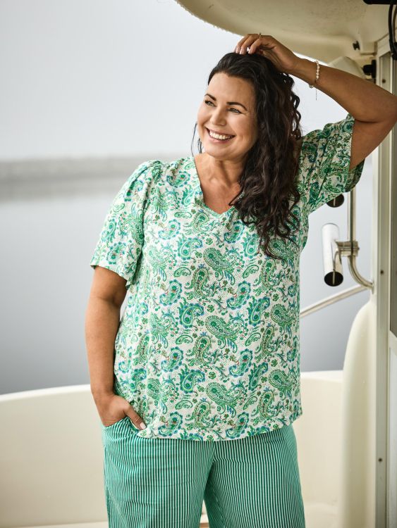 Ali bluse i viskose med paisleyprint