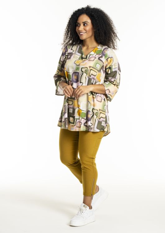 Studio tunika i viskose med grønne og lilla nuancer