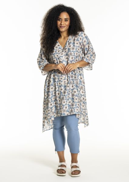 Elma tunika fra Studio i blå og sandfarvet blomsterprint