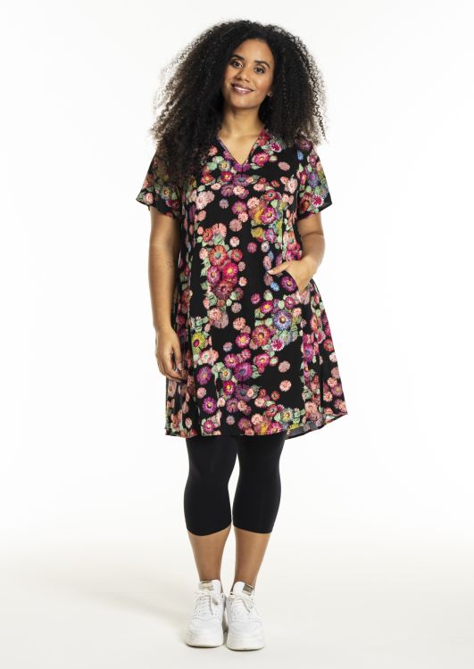 Birgitte kjole fra Studio – Blomsterprint og A-facon