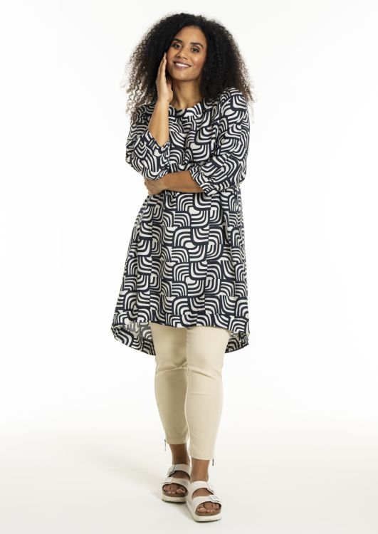 Kjole i viskose – kortere foran og længere bagpå