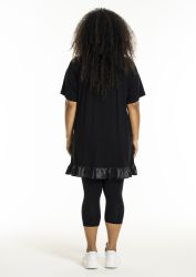 Tunika der er Let at style med leggings og sneakers