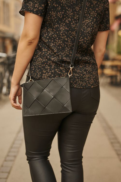 Super smart sort clutch fra Zoey