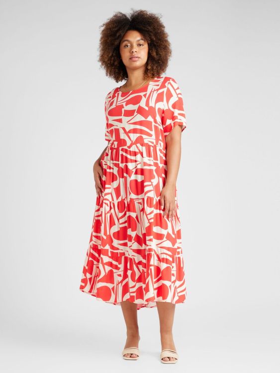 Sød kjole med korte ærmer og rund hals. 