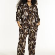 Feodora bluse i 100% viskose med leopardprint