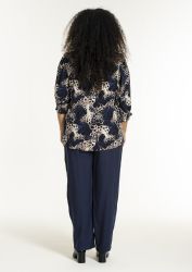 Løs plus size bluse i blød viskosekvalitet