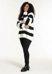 Noralise Sweater – blød strik med brede sorte og hvide striber