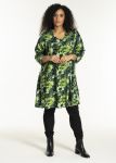 Birgitte Kjole i grønne blomster – elegant og feminin