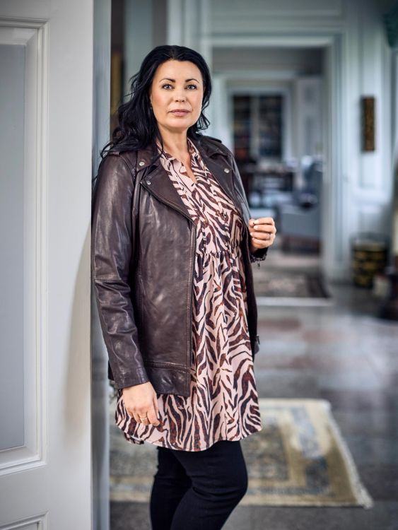 Let tunika fra Zoey med V-hals og A-facon