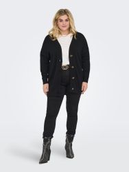 Sort cardigan med bukser og bælte, kombineret med hvid top og ankelstøvler for et elegant plussize outfit.