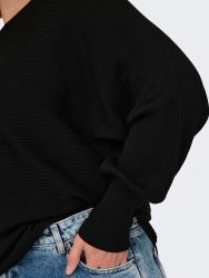 Feminint look med boatneck og høj rib ved ærmerne