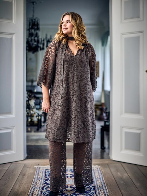 Tunika med Bindebånd i taljen giver flot figur