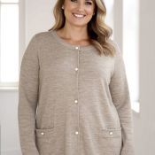 Beanna strik cardigan fra Cassiopeia i sand melange