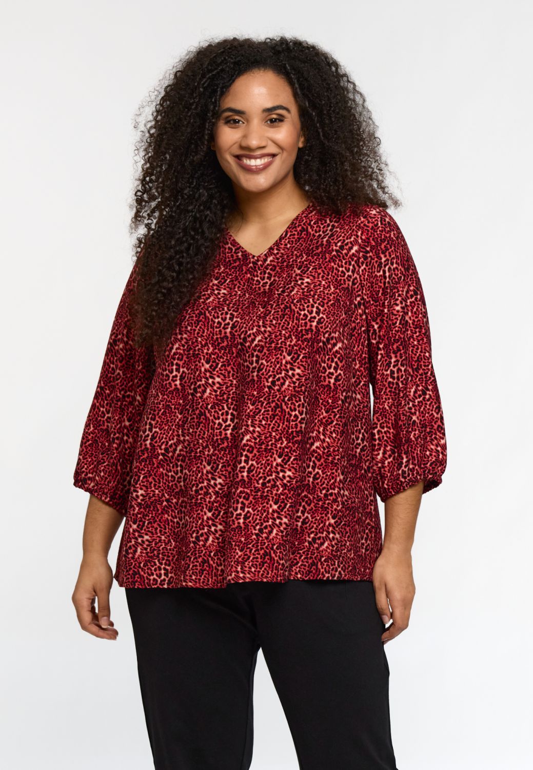 Emmy bluse fra Studio i farverigt dyreprint