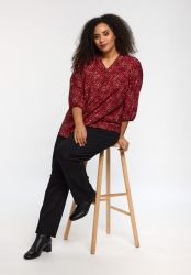 Trendy rød/sort bluse i viskose med V-hals fra Studio
