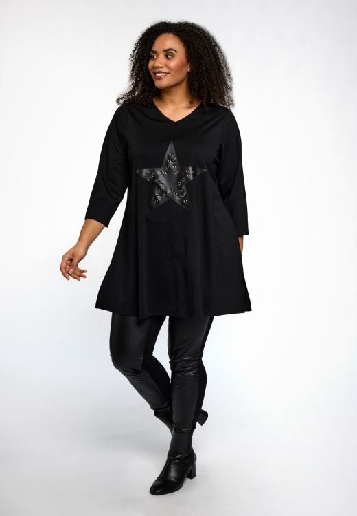 Maren tunika fra Studio i sort med stjerne foran