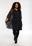 Bianca kjole i sort mesh med sølvhjerter – perfekt til festen.