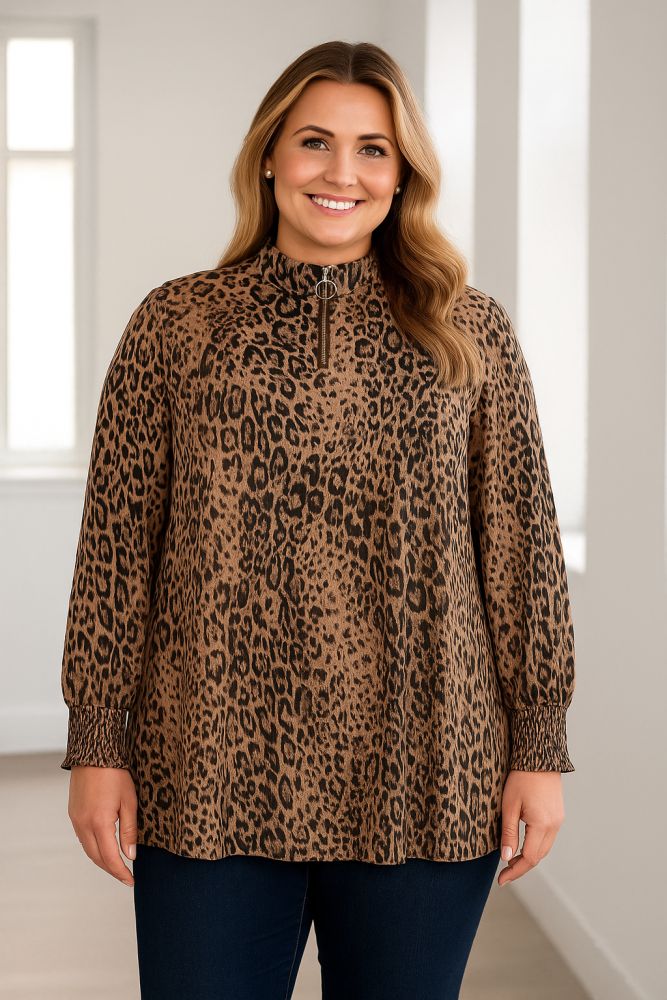 Fenjane Leopardprintet bluse fra Cassiopeia med stilfulde detaljer