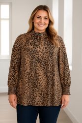 Fenjane Leopardprintet bluse fra Cassiopeia med stilfulde detaljer
