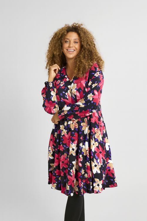 Stilfuld jersey kjole fra Zhenzi, nem at style til enhver lejlighed