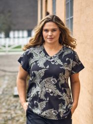Veda T-Shirt fra Zoey – Smuk Paisleybluse