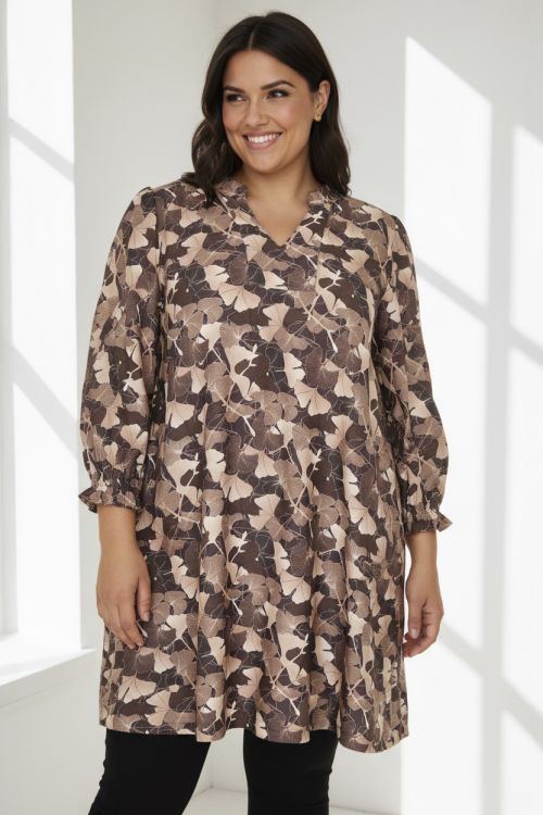 Cassiopeia Laurina Tunika i brun viskosekvalitet med bladprint