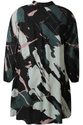 Behagelig A-formet kjole i blød viskose med moderne mønster.