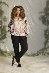 Angel Leaf bluse fra Zhenzi i 100% viskose med bladprint.