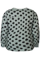 Komfortabel skjorte med store prikker og feminin A-silhuet.