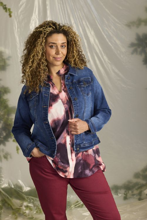 Zhenzi Anika bluse med grafisk print i fast viskose