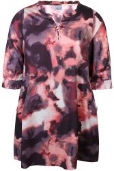 Anika kjole fra Zhenzi med rummelig pasform og 3/4-ærmer