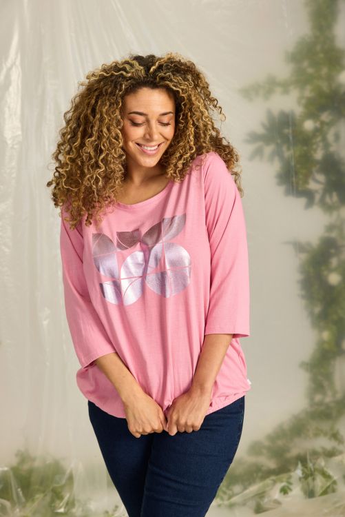 Adele T-shirt fra Zhenzi med 3/4-ærmer og rund hals