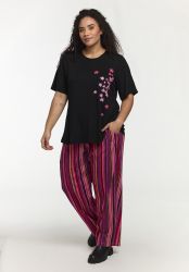Sort Bella T-shirt fra Studio med pink blomsterprint i viskose